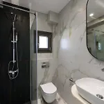 Isterni Paros Βίλα