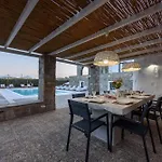 Isterni Paros Βίλα *