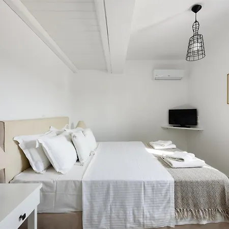 Isterni Paros Βίλα *