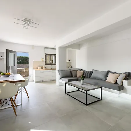 Isterni Paros Βίλα *