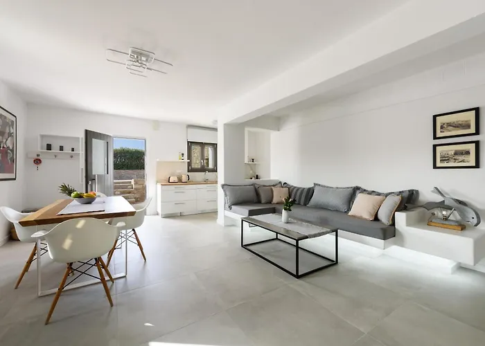 Isterni Paros Villa *